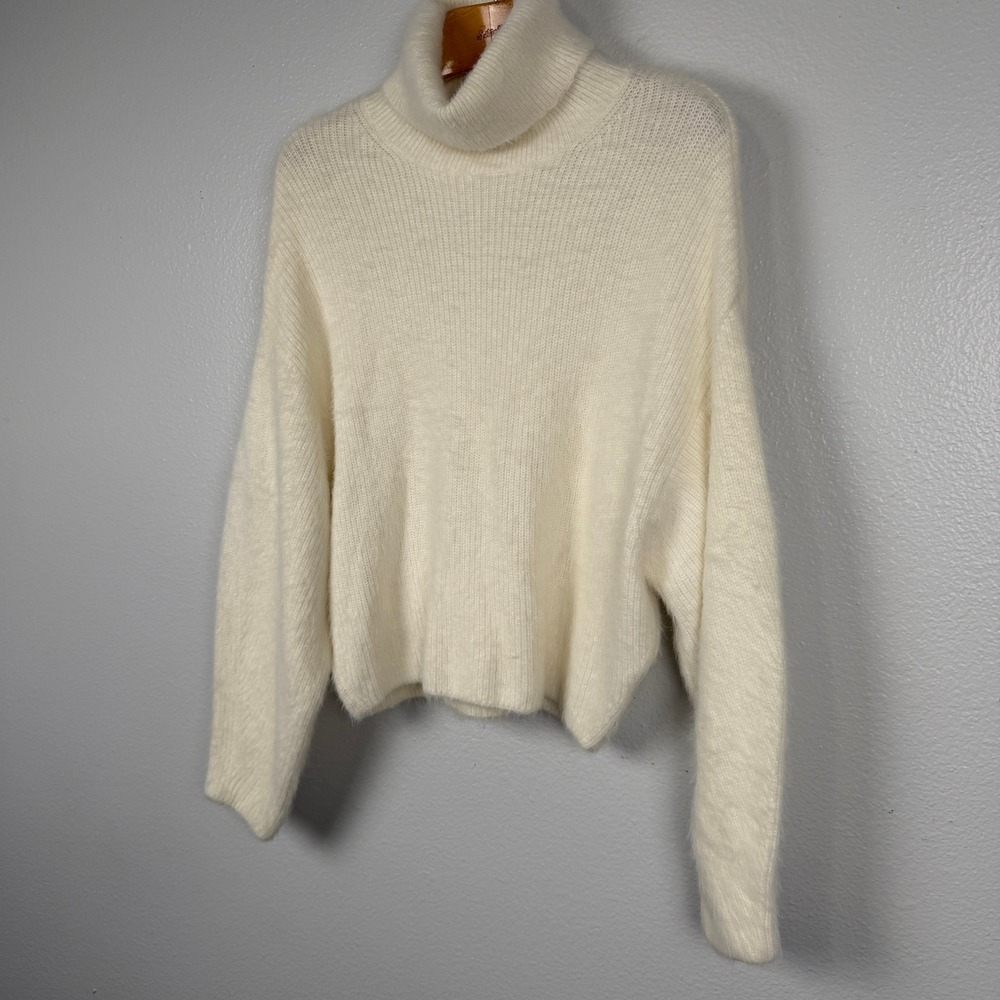 H&M Women's Small Cream Fuzzy Turtleneck Sweater Oversized Boxy Soft Knit - Picture 14 of 14